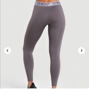 Gym shark leggings